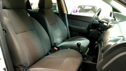 Imagen 11 de 14 de Chevrolet Aveo 2017 1.6 Ls Mt