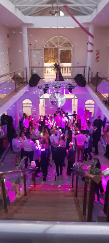 Servicio De Dj Sonido Iluminació Disc Jockey Karaoke Eventos