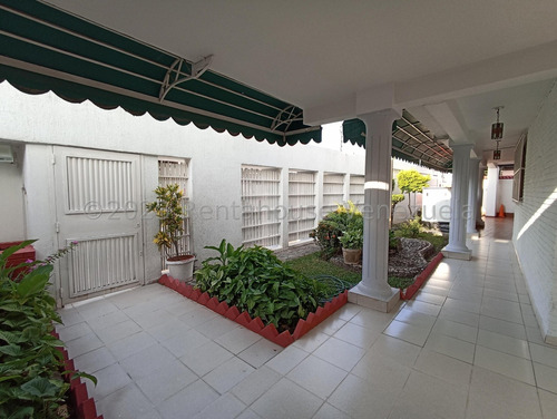 Jip 23-30985. Extraordinaria Oportunidad De Adquirir Casa Quinta De 2 Niveles, Rodeado De Hermosos Jardines, De 105 Mts2, 5 Hab, 6 Salas De Baños, 4 P/e. En Urbanización La Trinidad. Cagua. Aragua