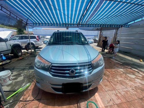 Imagen 3 de 11 de Ssangyong Stavic 4x4 Automático Full