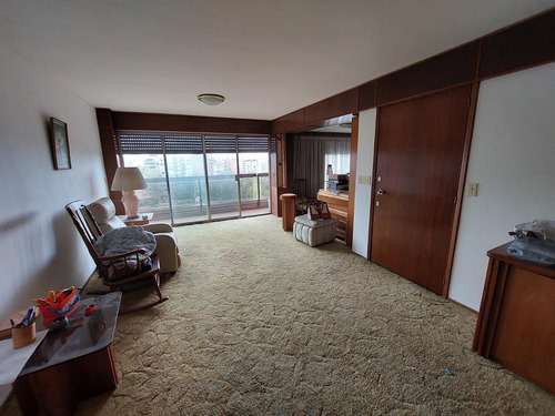 Imagen 2 de 9 de Alquiler De Apartamento 3 Dormitorios Más Servicio En Villa Biarritz