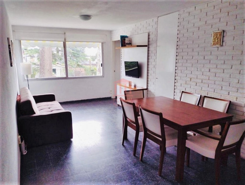 Oportunidad En Venta - Apartamento De Dos Dormitorios Playa Mansa- Ref: 2084