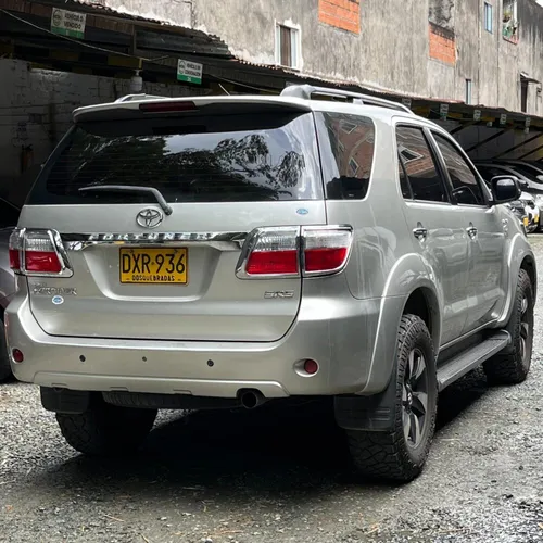 Toyota Fortuner 2.7L AT 2.7CC 2012**