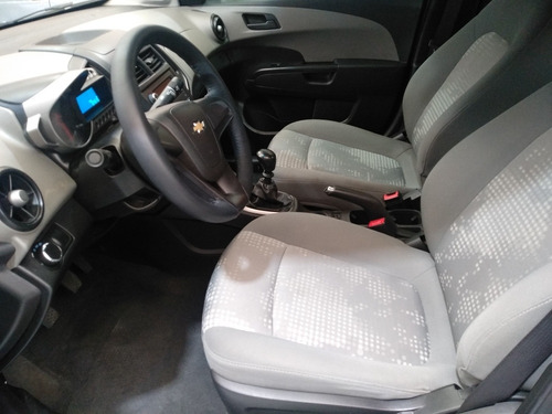 Imagen 8 de 10 de Chevrolet Sonic 1.6 Ls Mt 2016