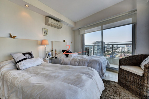 Apartamento De 3 Dormitorios En Venta Y Alquiler Temporario, Playa Mansa. Punta Del Este- Ref: 5335
