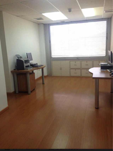 Oficina Centro Profesional Santa Paula, Frente A Clinica Santa Paula. 69m2 Excelente Ubicacion Y Vista, Restaurantes, Servicios Medicos Y De Delibery, Supermercado, Comercios, Todos A Pocos Pasos
