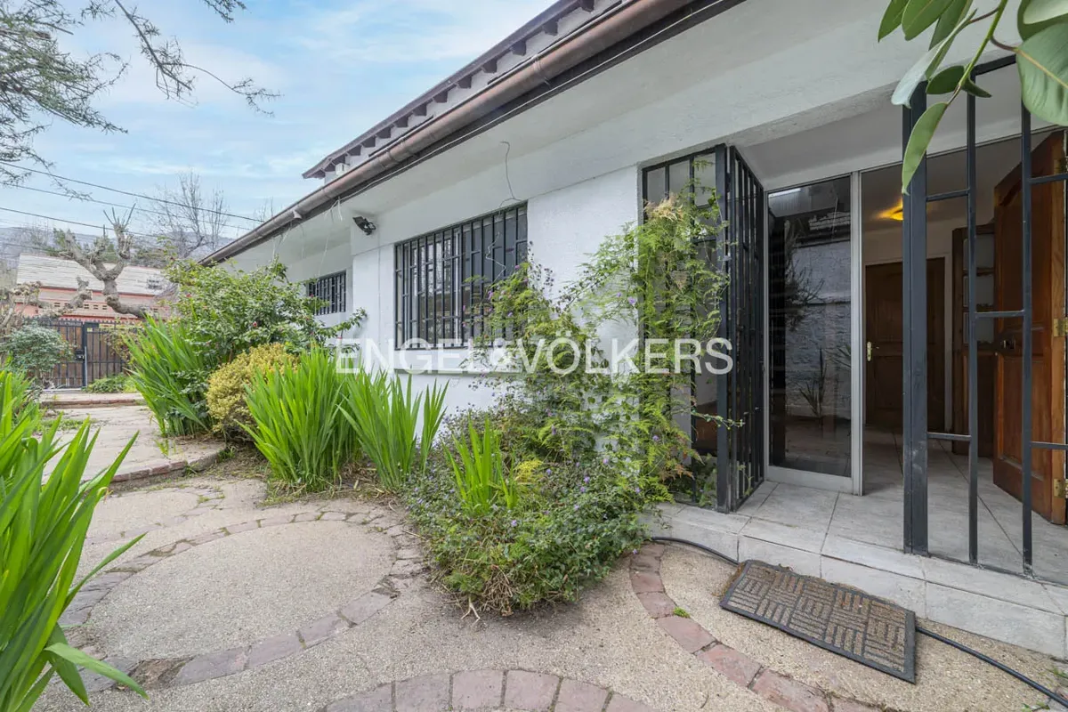 Imagen 1 de 16 de Casa En Amplio Pje. Cerrado Sin Gastos Comunes