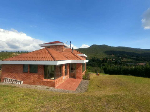 Hermosa Y Exclusiva Casa En Parcelación Lote De 11600 Mts  Chía