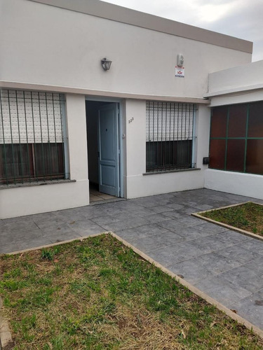 Imagen 4 de 27 de Venta Casa 2 Dormitorios, Garage Y Patio En Tolosa 530 Y 117