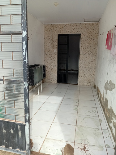 1 Quarto,sala,cozinha,banheiro,garagem Área De Serviço.