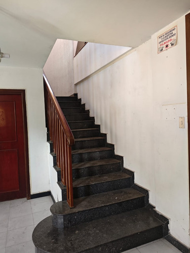Casa En Venta En Andres Bello Las Delicias Maracay 04js