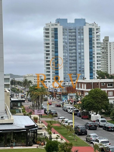Imagen 9 de 12 de Departamento De 1 Dormitorio En Torre Del Plata Ii, Playa Brava