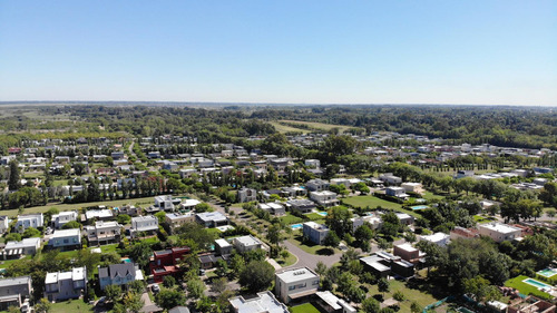 Llote En Venta En Barrio Santa Elena Pilar Del Este, Interno Con Fondo Verde