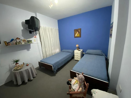 Imagen 11 de 19 de En Venta Casa 5 Amb Con Cochera Y Amplio Fondo Libre Con Pileta En Rdios De Escalada (138)