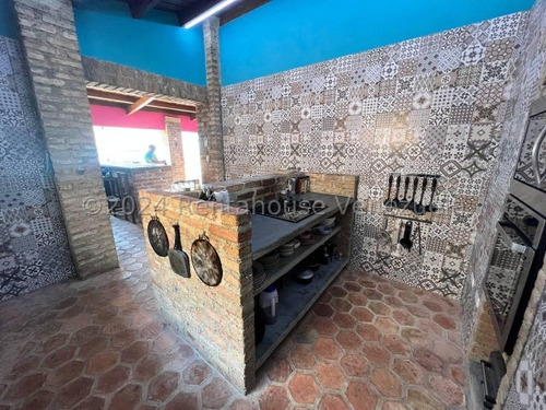 Casa De Campo En Venta En Sector Ojo De Agua El Castaño Remodelada Con Planta Electrica Piscina Y Sistema De Seguridad Kg:25-2941