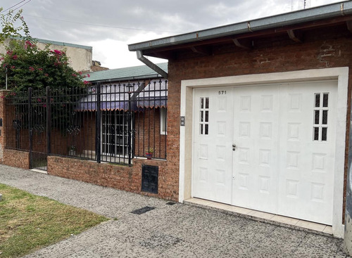 Venta Casa De 2 Dormitorios En General Lagos