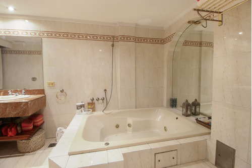 Venta Casa 5 Ambientes Jardin Y Cochera Playroom