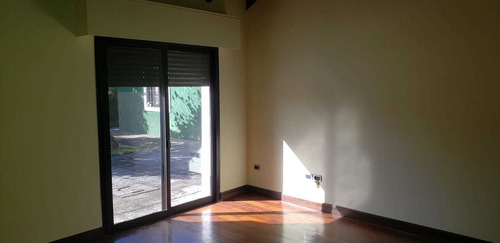 Imagen 8 de 14 de Venta: Casa De 5 Dormitorios, En Amplio Padrón En Carrasco