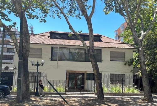 Gran Casa Estilo Clásico Para Oficina, 15 Estacionamientos!!