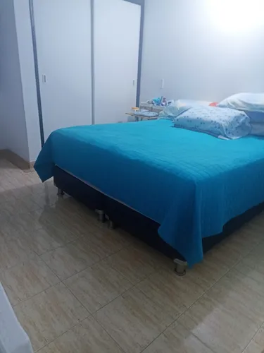 Vendo Apartamento Ubicado En La Parte Baja De La Loma De Los Bernal.