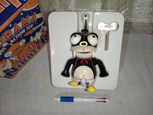 Futurama Mordelon Nibbler. No Robot Bender Juguete Antiguo Mordelon Nibbler Negro Y Crema (Usado)