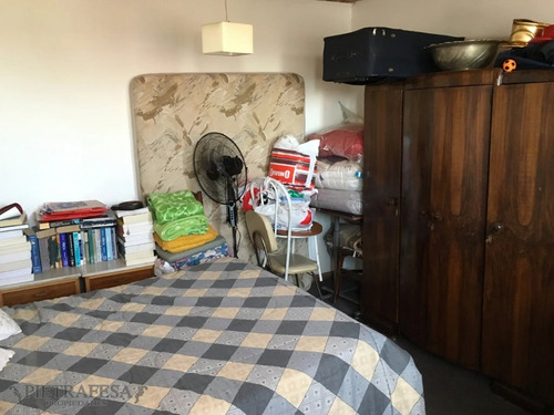 Casa En Venta Con Renta 4 Dormitorios 2 Baños Con Garaje Y Patio- Av. San Martín - Cerrito- Ref: 1424