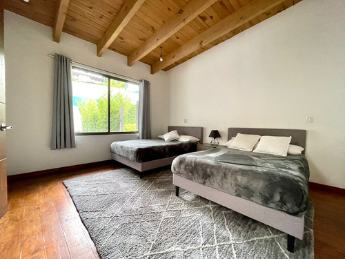 Excepcional Casa En Venta En Avándaro, Con Vista Al Lago.