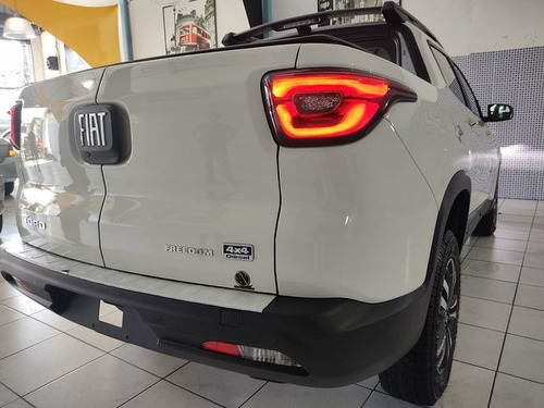 Imagem 8 de 15 de Fiat Toro 2.0 16v Tb Freedom 4wd At9 2022