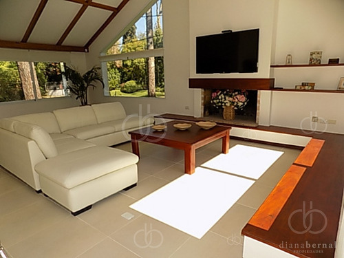 Imagen 4 de 19 de Casa De 4 Dormitorios Y Piscina Climatizada En Punta Del Este, Playa Mansa.