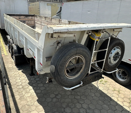 Carreta Caçamba 3 Eixos 20 Metros Cúbicos
