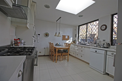 Acogedora Casa En Manquehue Oriente - La Dehesa
