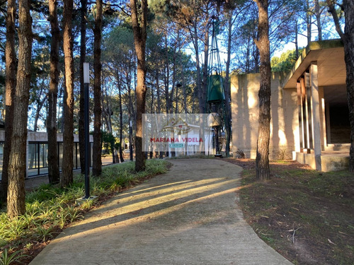 Terreno En Venta En North Beach, Barrio Santa Monica. Oportunidad!
