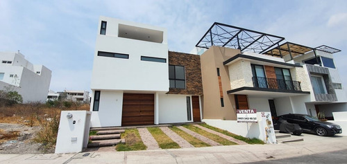 Imagen 1 de 19 de Amplia Casa En Venta En Zibatá, Querétaro
