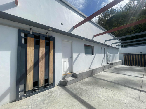 En Venta Moderna Y Lujosa Casa Ubicada En La Urb Avp Colinas De Carrizal. Rz