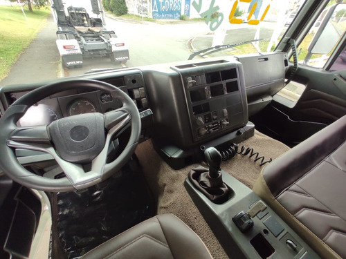 Imagem 12 de 15 de Iveco Eurotech 6x2 Trucado Ano 2005 Interna Personalizada