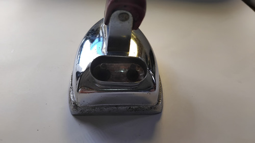 Ferro De Passar Roupas Antigo Bastos Mirim 110v 100w (1646) (Usado)