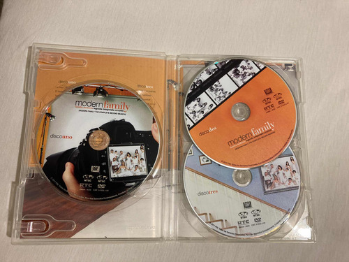 Modern Family Segunda Temporada Completa Dvd Mx Región 1 Y 4 (Usado)