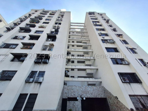 Apartamento En Venta En La Barraca Maracay Aragua 24-15390 Irrr