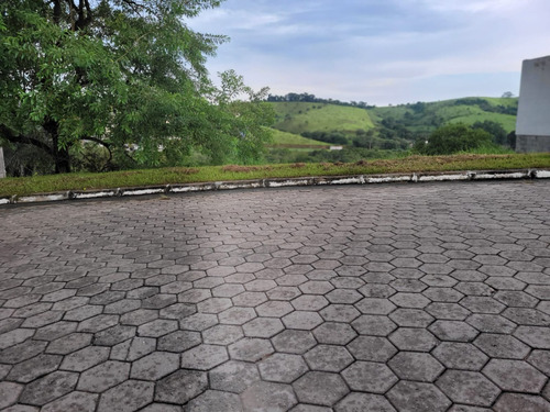 Terreno No Condomínio Vale Dos Lagos Em Jacareí / Sp