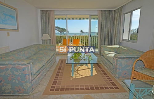 Imagen 2 de 8 de Apartamento En Venta Frente Al Mar