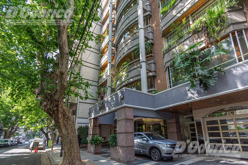 Exclusivo Piso De 4 Dormitorios En Suite 2 Cocheras Y Baulera En Venta En Flores.