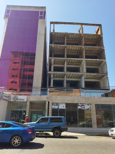 Imagen 2 de 11 de Se Vende Estructura De 6 Pisos Con Parcela De 4200 Metros Avenida Bolivar Vista Al Mar