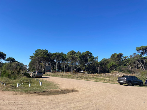 Guazuvirá Frente A La Playa, De La Principal A La Derecha Dos Cuadras