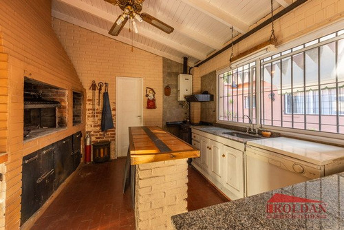 Bajamos El Precio - Chalet-lote 303 M2-living-coc-3 Dorm En