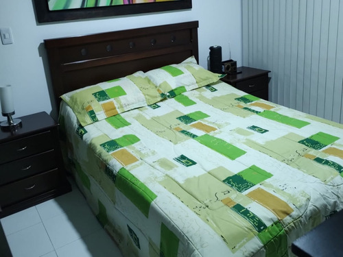 Cama En Madera Queen 2mts * 1.50 Mts + Colchón +2 Nocheros