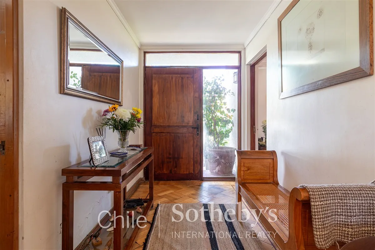 Casa En Venta De 5 Dorm. En Las Condes