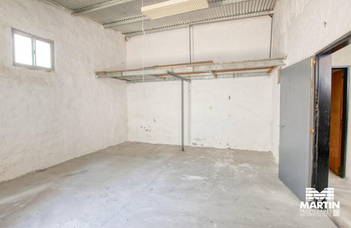 Imagen 7 de 30 de Depósito Y Casa De 3 Ambientes Con Patio Terraza Y Cochera Varios Autos