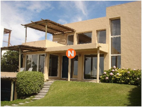 Casa En Venta, Peninsula, Punta Del Este, 4 Dormitorios.- Ref: 207873