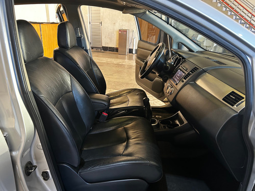 Nissan Tiida 1.8 Sl Flex 5p