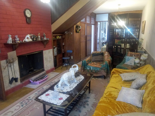 Casa De Venta En La Calle Reina Victoria Y Santa Maria - Quito